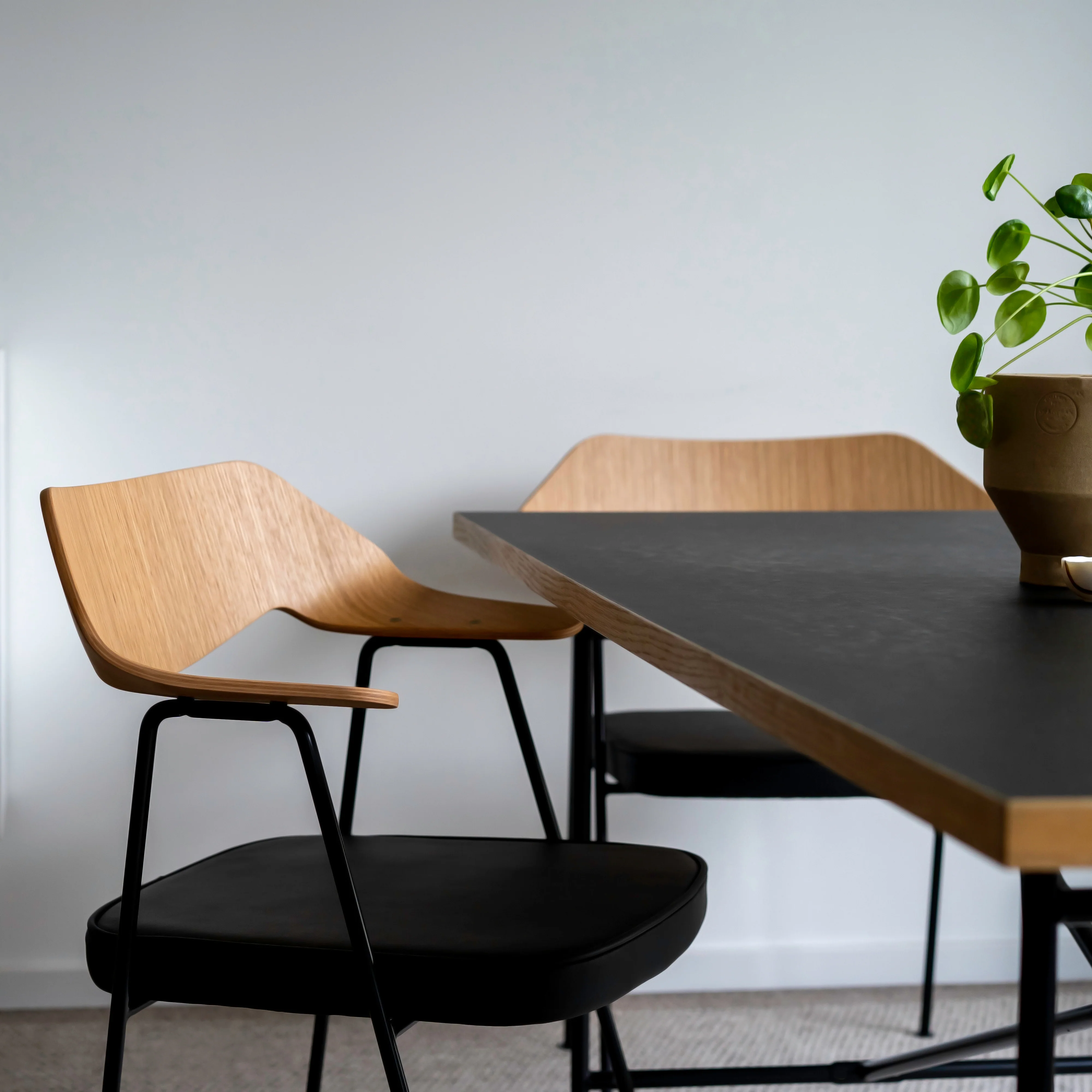 675 Chair - Image 10