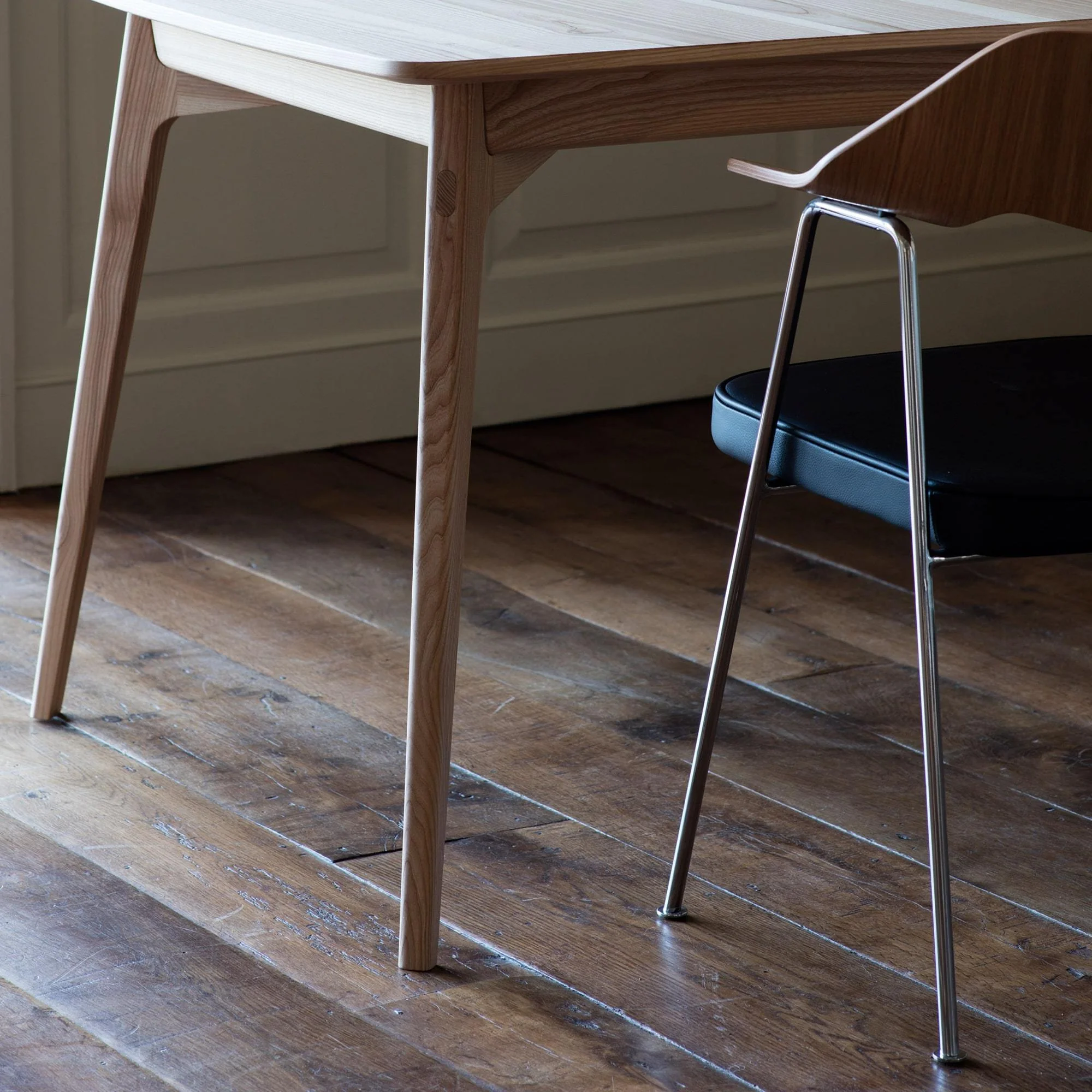675 Chair - Image 14