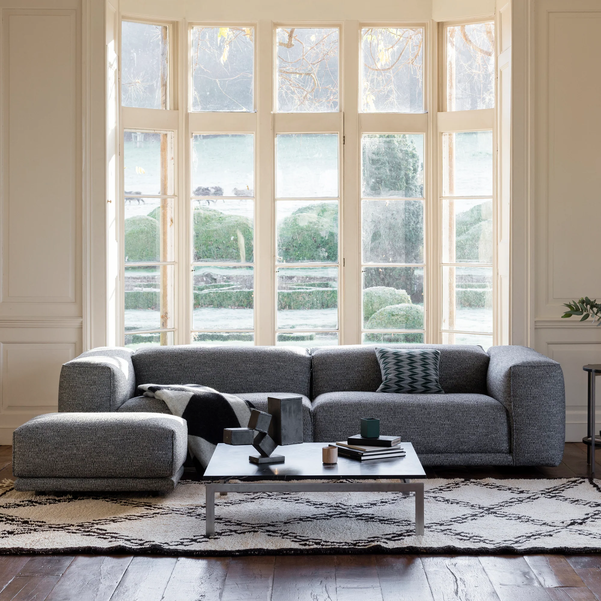 Kelston Sectional Sofa - Image 4