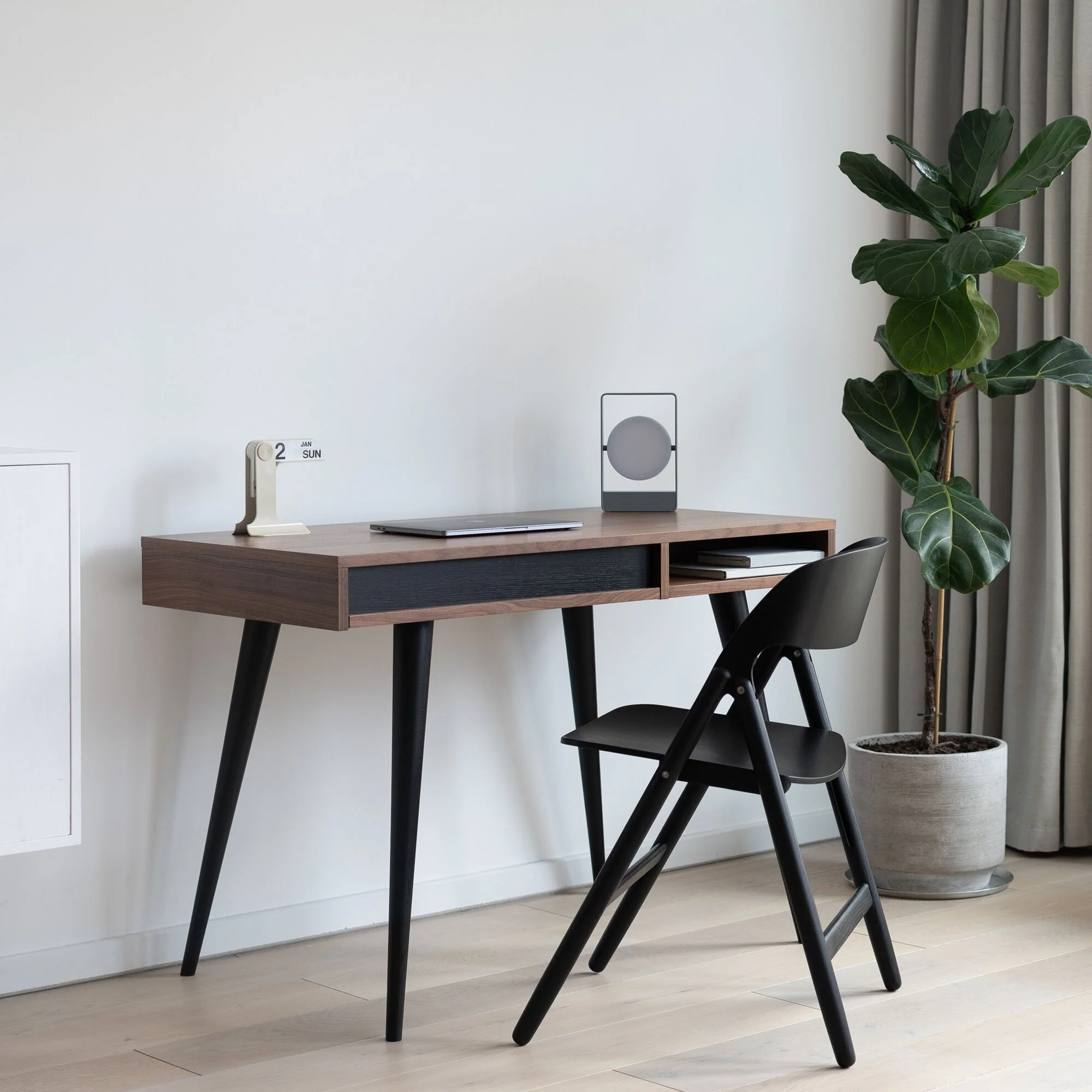 Narin Folding Chair - Image 4